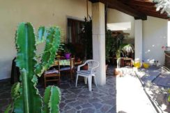 Casa in linea su più livelli pluricamere