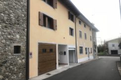 Bicamere con giardino e garage