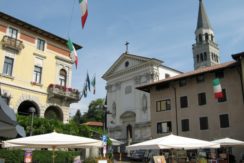Locale commerciale 400mq con canna fumaria
