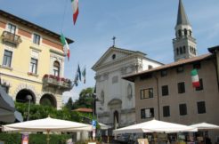 Locale commerciale 400mq con canna fumaria