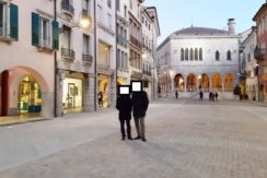 Bicamere con terrazza abitabile in centro storico
