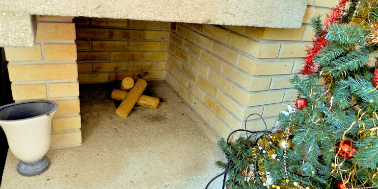 Casa pluricamere con giardino privato e pertinenza a reddito.