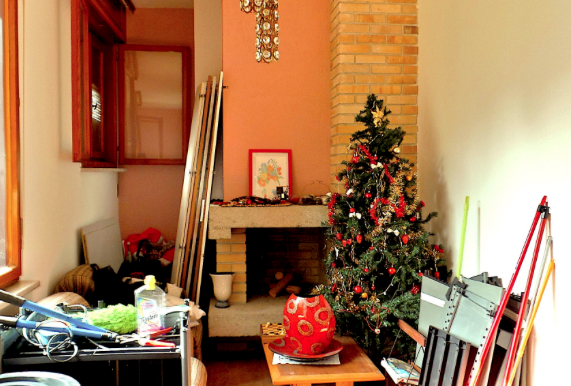 Casa pluricamere con giardino privato e pertinenza a reddito.