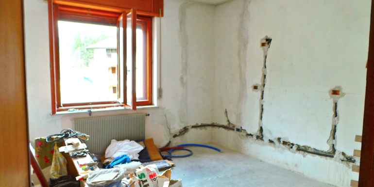 Casa pluricamere con giardino privato e pertinenza a reddito.