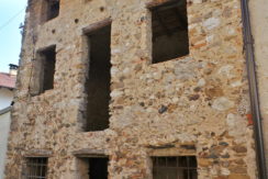 Rustico in pietra da ristrutturare