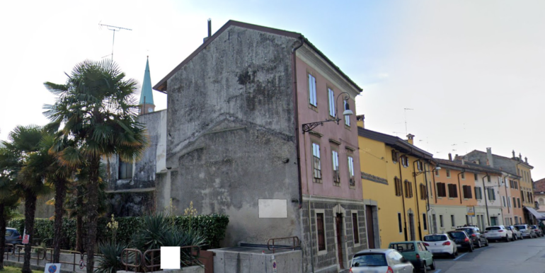 Casa indipendente su tre piani con terrazza panoramica in centro città