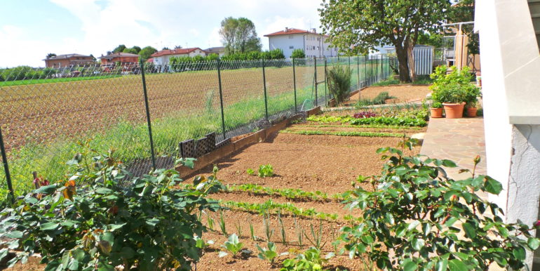 Villa monopiano con garage doppio