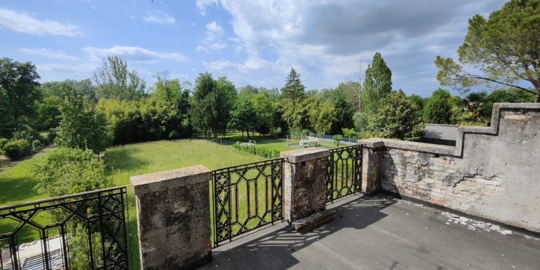 Casa di testa in pietra da riattare