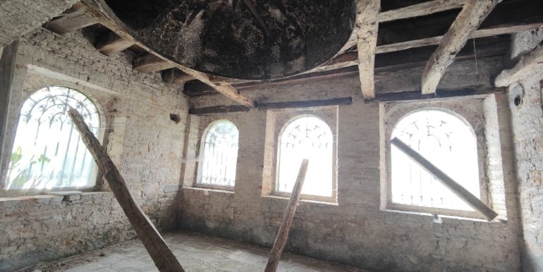 Casa di testa in pietra da riattare