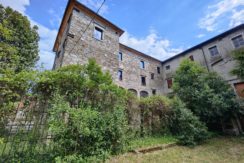 Casa di testa in pietra da riattare