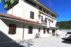 Casa in linea di testa