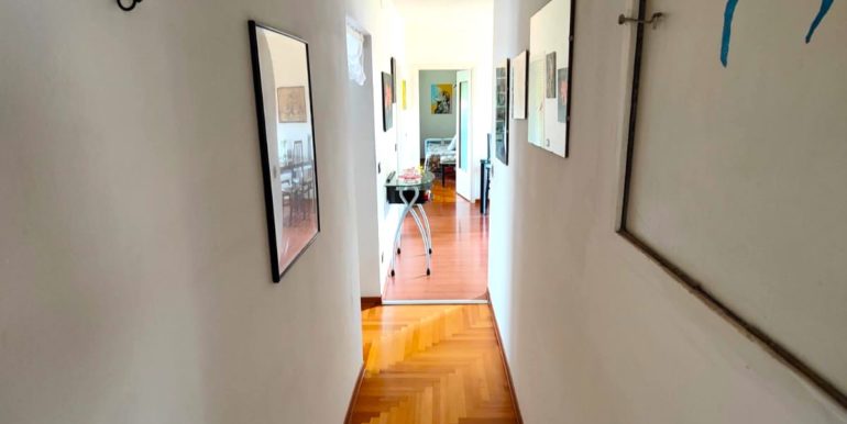 Ampio bicamere con doppio garage