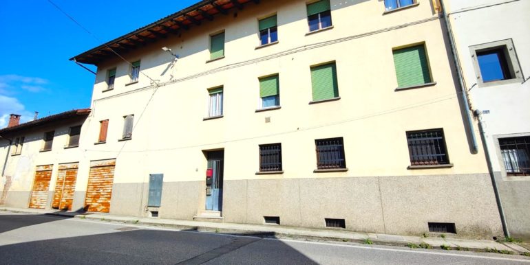 Ampio bicamere con doppio garage