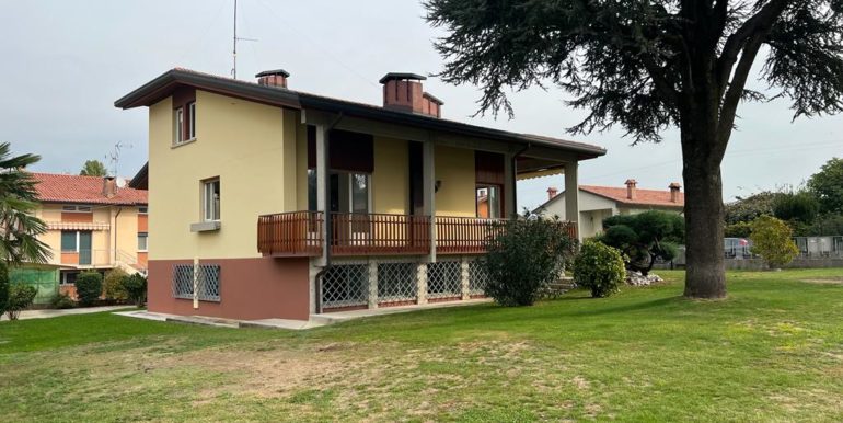 Villa ristrutturata con ampio giardino