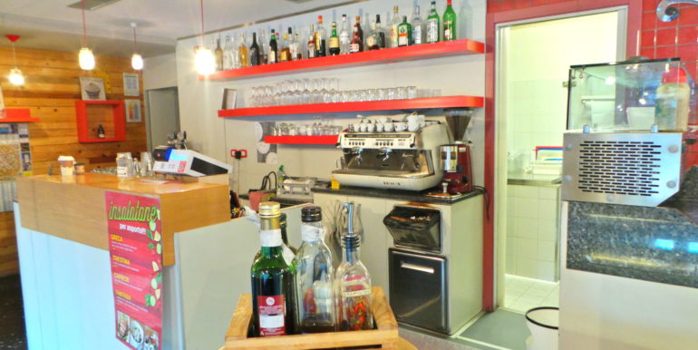 Bar Ristorante con cucina e canna fumaria