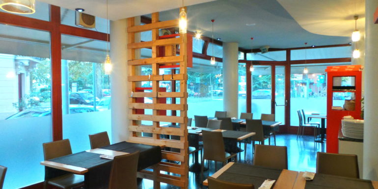 Bar Ristorante con cucina e canna fumaria