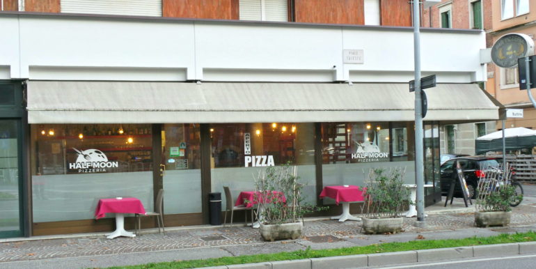 Bar Ristorante con cucina e canna fumaria