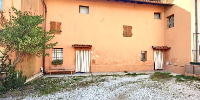 Casa Terra-Cielo con cortile e garage