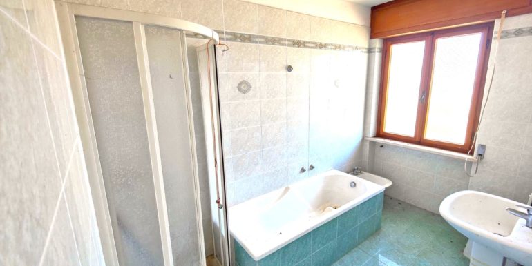 Casa indipendente con terreno