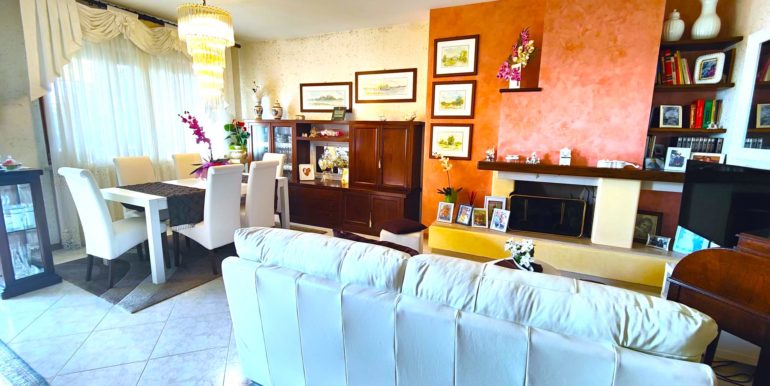 Bifamiliare con giardino privato