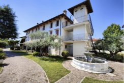 Bicamere più studio di 175mq in villa