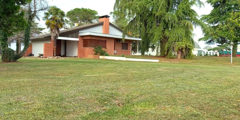 Villetta indipendente con giardino di 6000mq