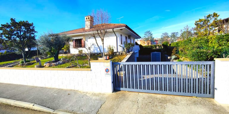 Bifamiliare con giardino privato