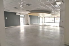 Negozio vetrinato con ampie metrature