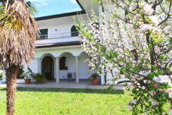 Villa tricamere più studio triplo garage
