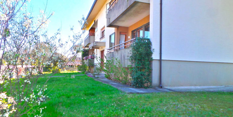 Tricamere con terrazza garage cantina