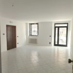Negozio in centro con cortile