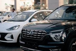 Storico concessionario con ampio parcheggio
