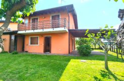 Villa di testa tricamere con 250mq di giardino