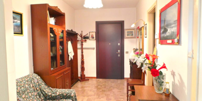 Spazioso appartamento bicamere con terrazzo