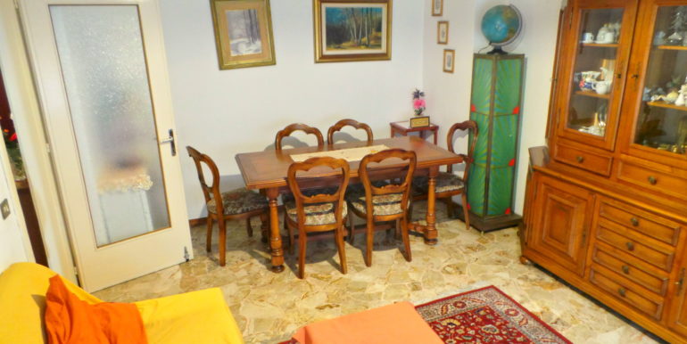 Spazioso appartamento bicamere con terrazzo