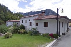 Casa di testa in corte