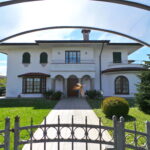 Villa tricamere più studio triplo garage