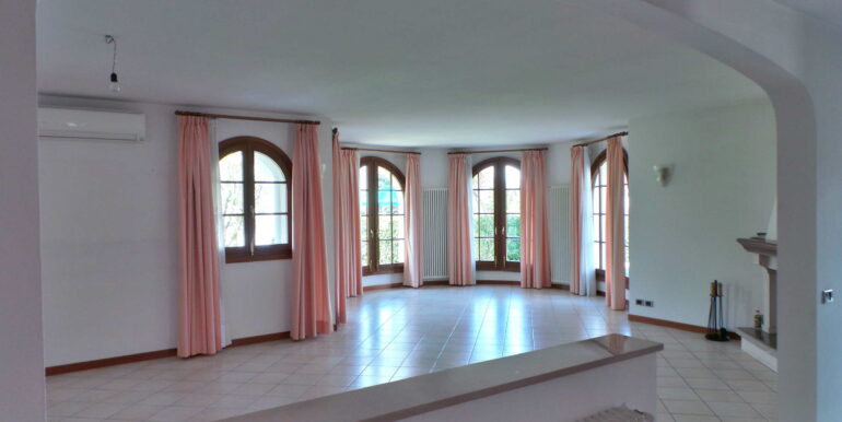 Villa tricamere più studio triplo garage