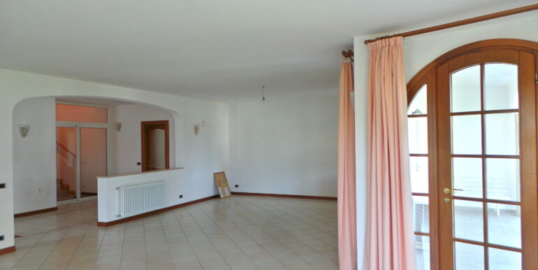 Villa tricamere più studio triplo garage