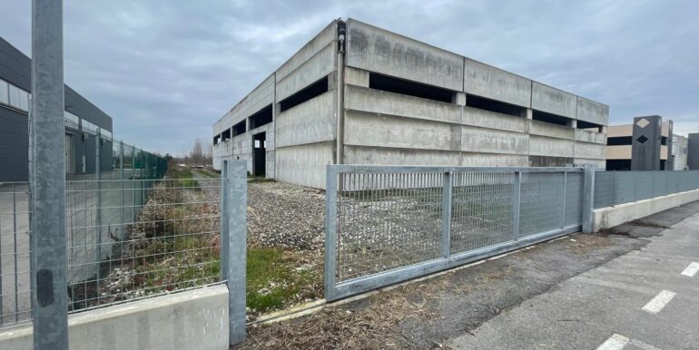 Capannone di 2000mq altezza 8 metri