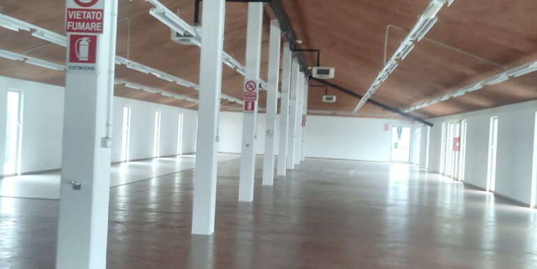 Spazio commerciale e laboratorio a Udine Nord