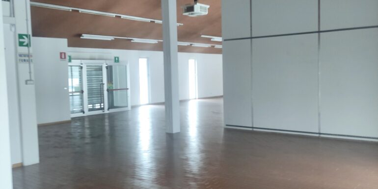 Spazio commerciale e laboratorio a Udine Nord