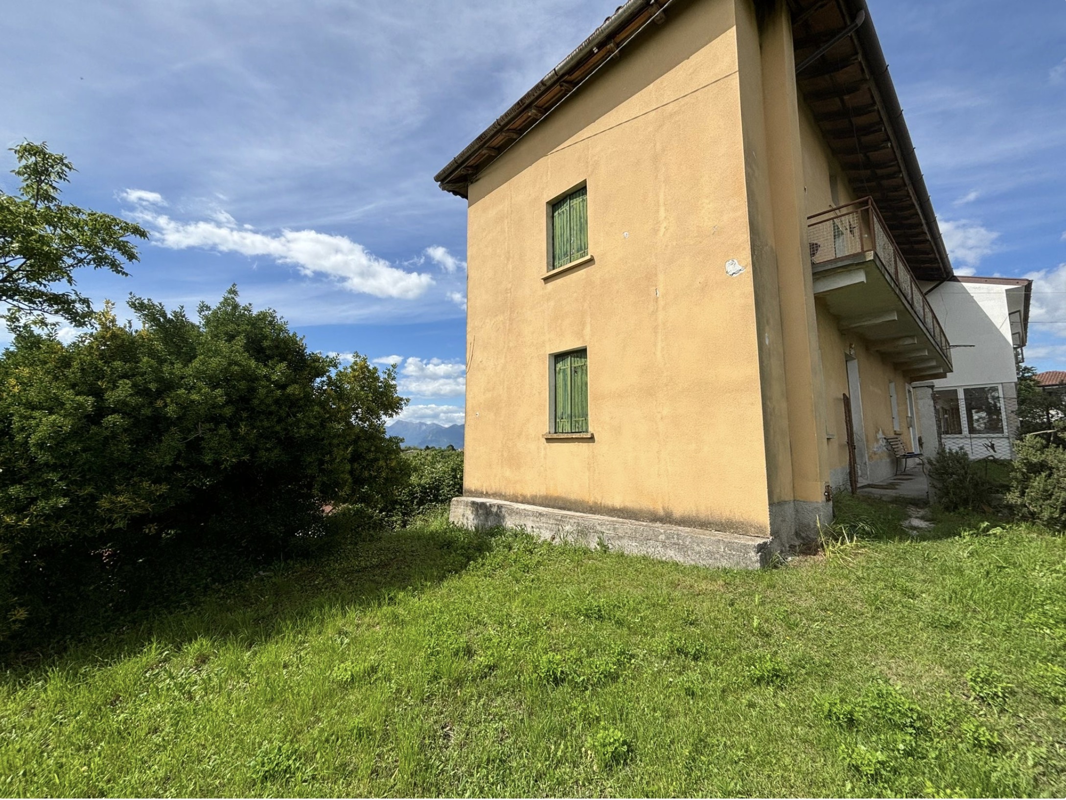 Casa con giardino panoramico