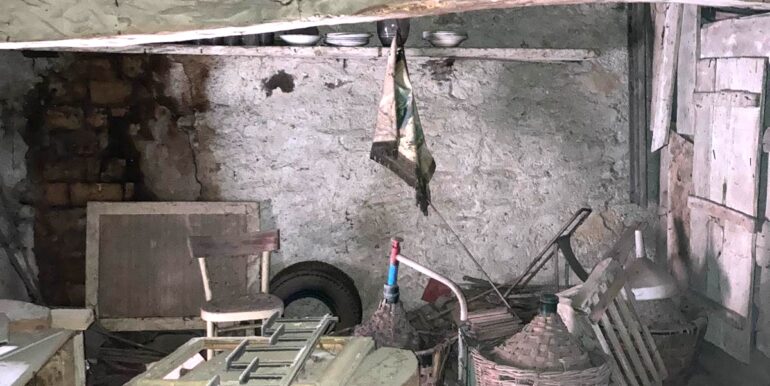 Rustico da ristrutturare in Via Angoria