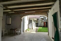 Corte rustica con terreno edificabile