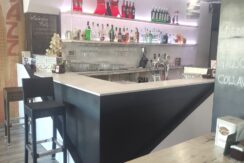 Bar arredato e attrezzato