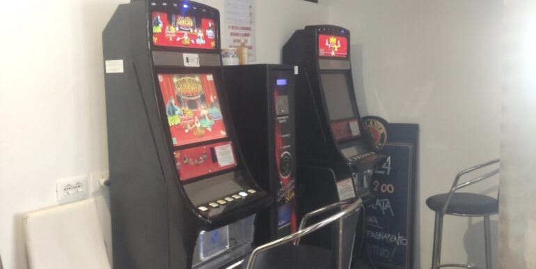 Bar arredato e attrezzato