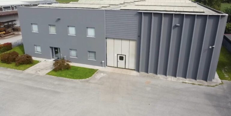 Capannone con carroponti e uffici