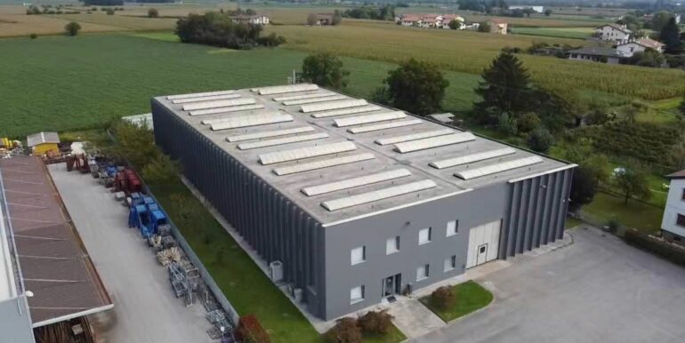 Capannone con carroponti e uffici