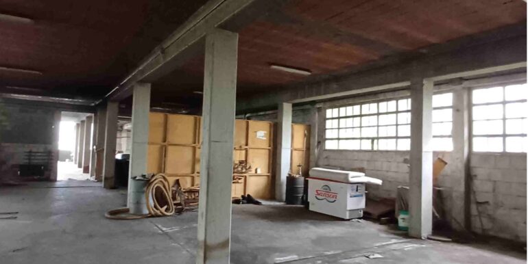 Capannone 1010mq con ampio scoperto